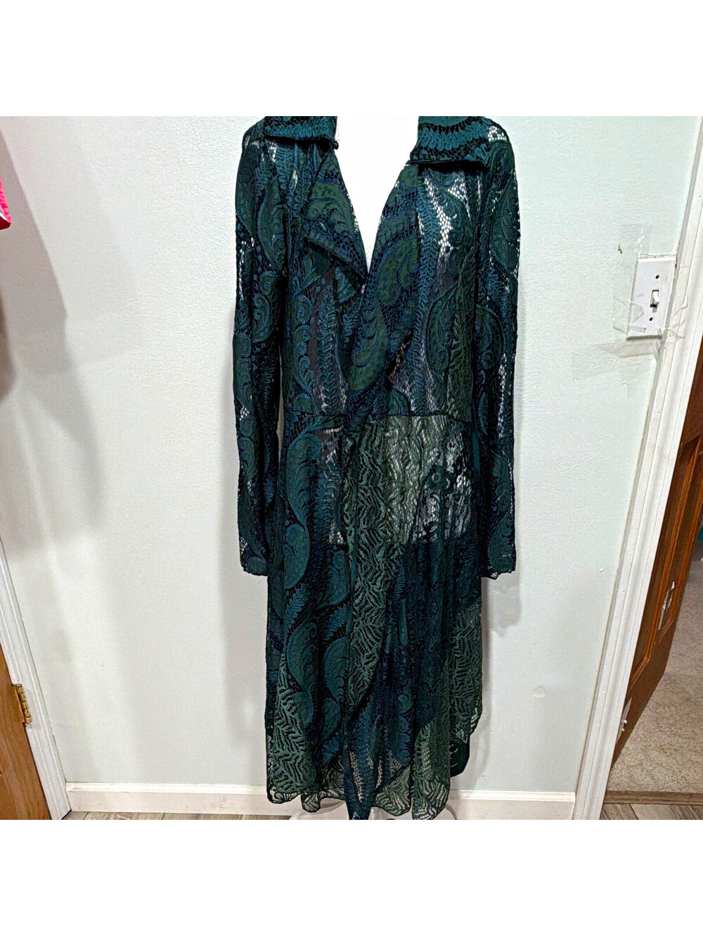 The Pyramid Collection Green Lace Paisley Sheer Cardigan Size L